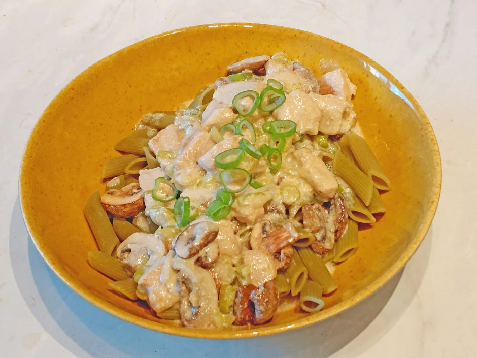 Erbsen-Penne mit Champignon-Puten-So&szlig;e
