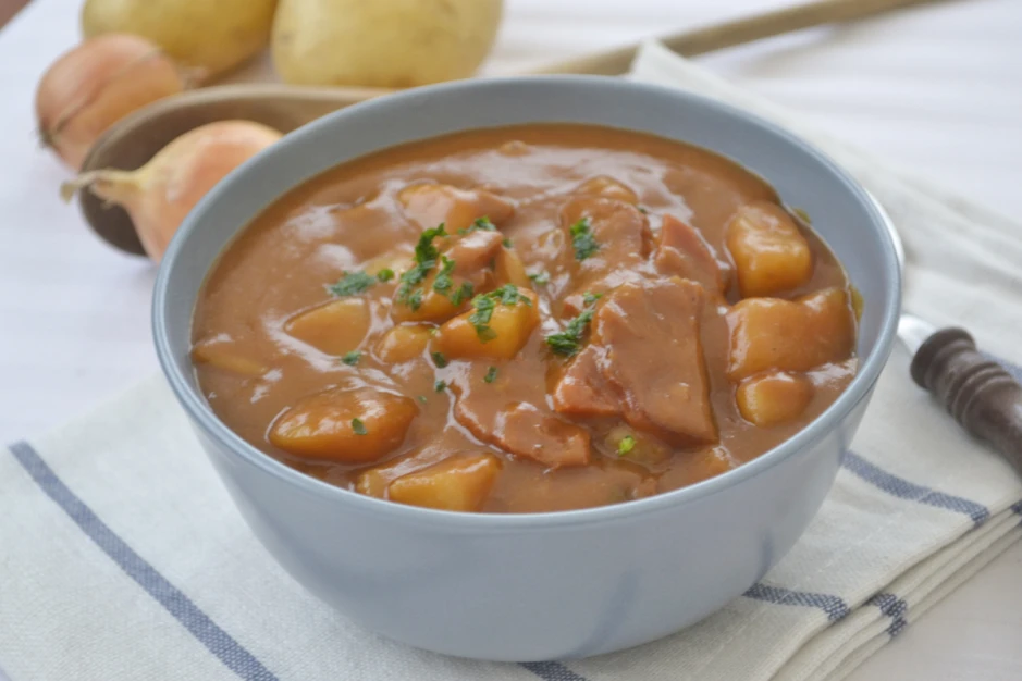 Erd&auml;pfelgulasch