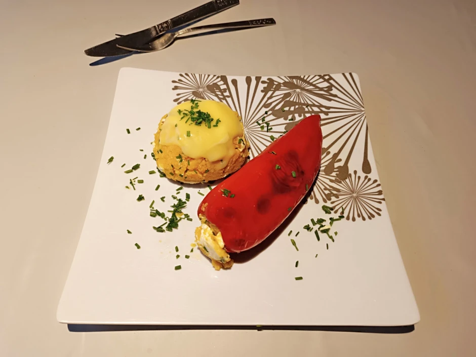 Gef&uuml;llte Kapia mit Polenta