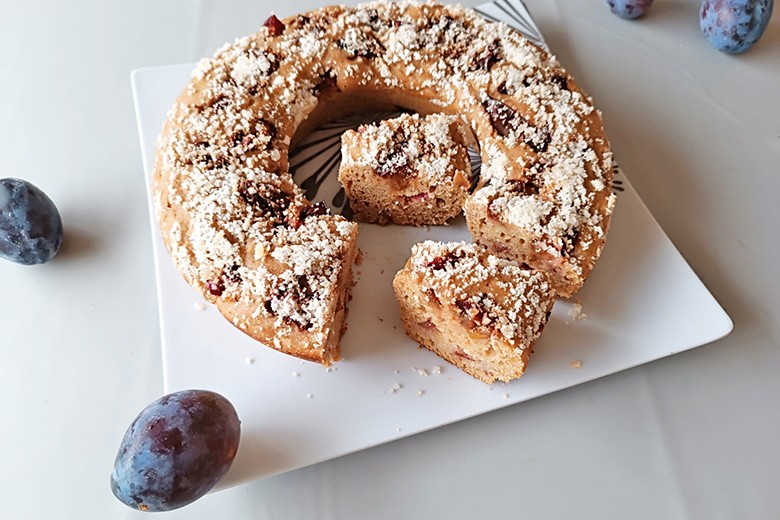 Veganer Zwetschkenkuchen aus dem Camping-Backofen