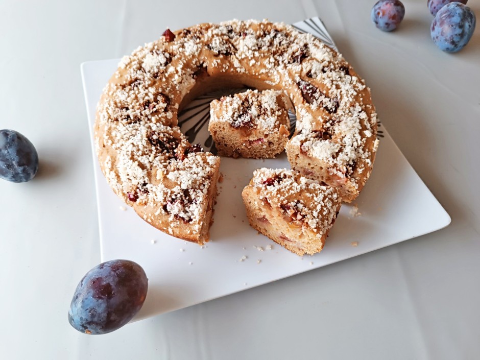 Veganer Zwetschkenkuchen aus dem Camping-Backofen