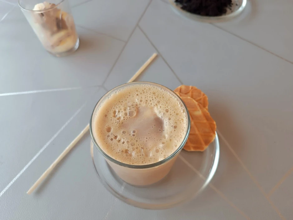 Kaffee-Eierlik&ouml;r Shake mit Eis