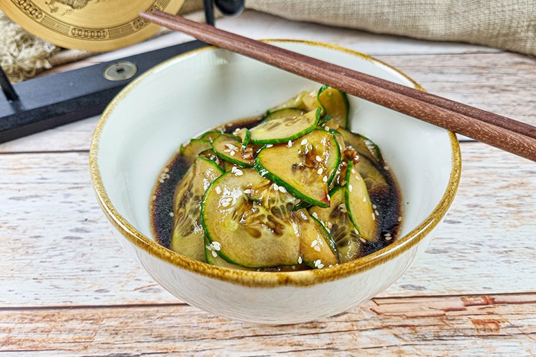 Asiatischer Gurkensalat