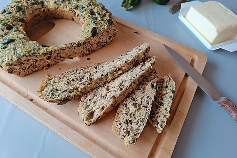 Zucchini-Brot aus dem Camping-Backofen