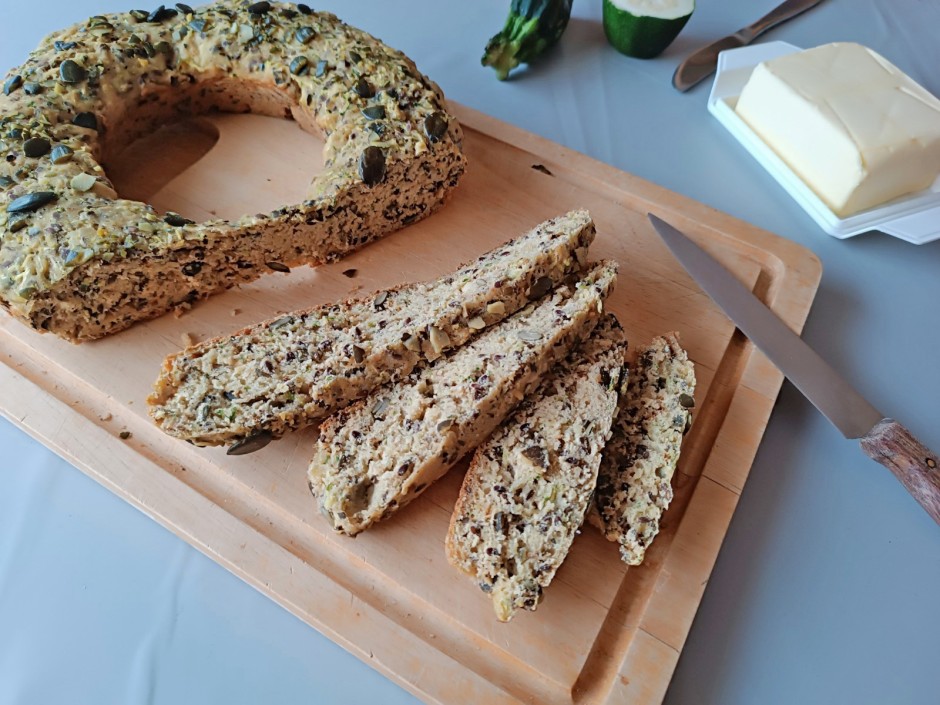 Zucchini-Brot aus dem Camping-Backofen