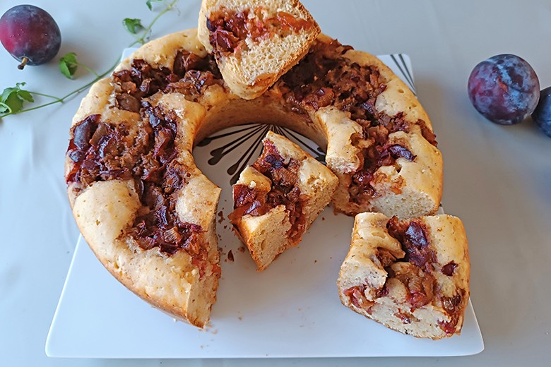 Zwetschken-Sandkuchen aus dem Camping-Backofen