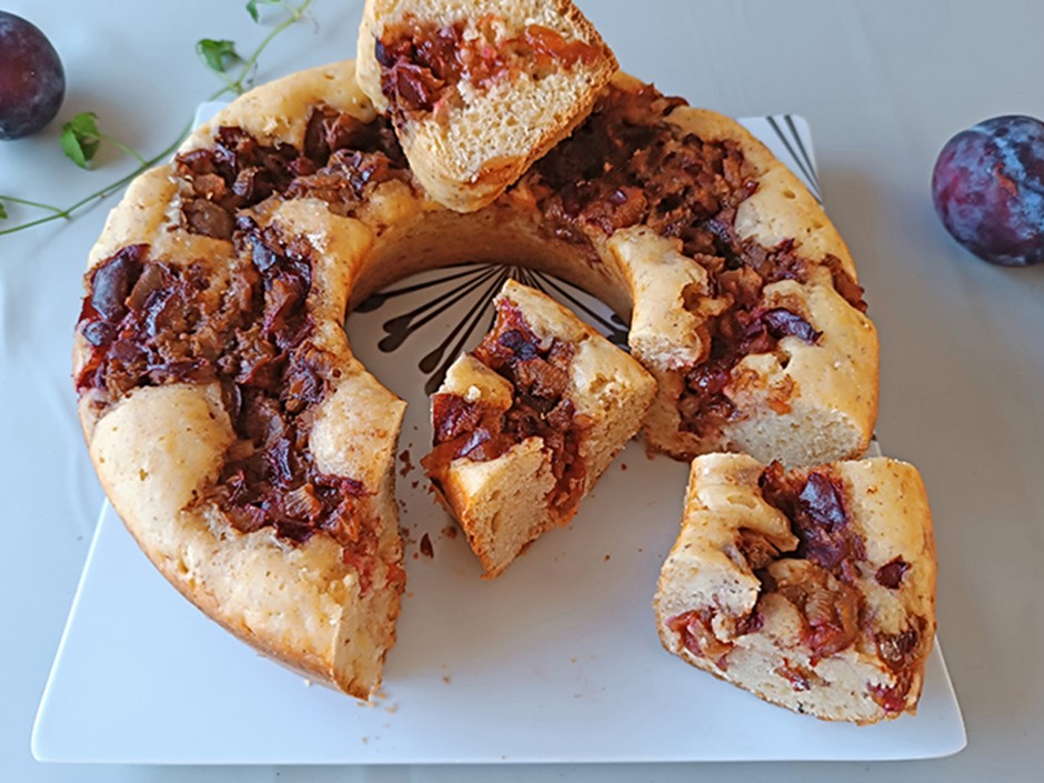 Zwetschken-Sandkuchen aus dem Camping-Backofen