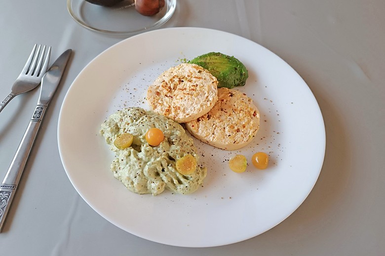 Bratkäse mit Avocado