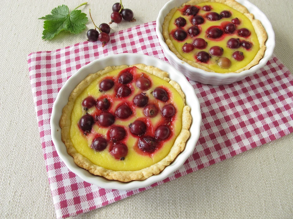 Jostabeeren Kuchen mit Pudding