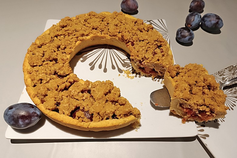 Streusel-Zwetschkenkuchen aus dem Camping-Backofen