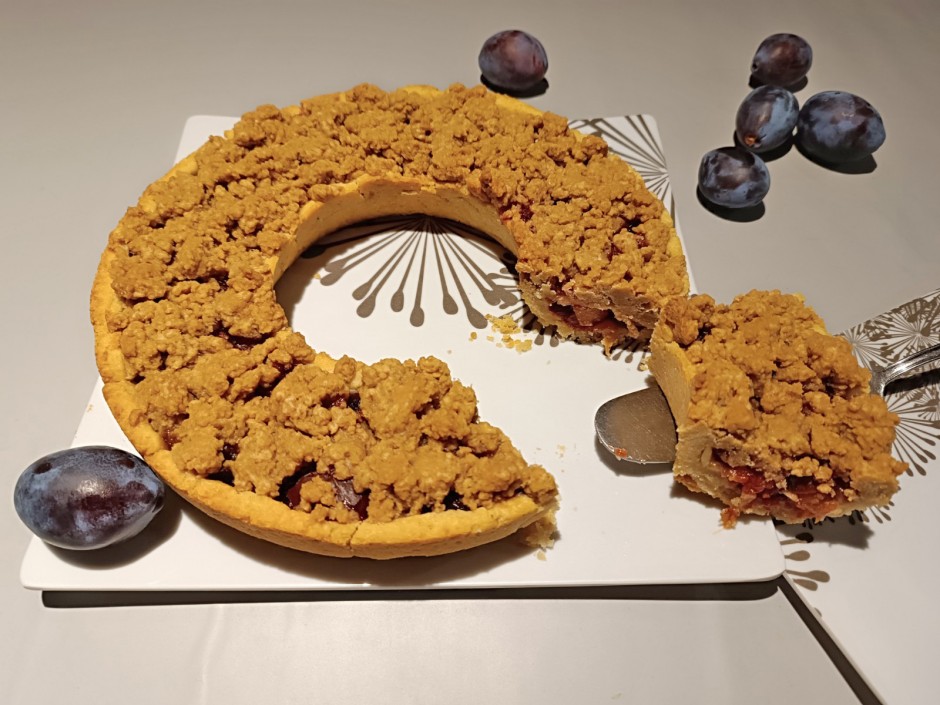 Streusel-Zwetschkenkuchen aus dem Camping-Backofen