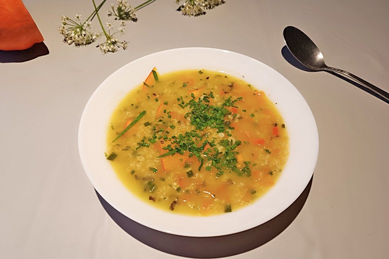Haferflockensuppe mit Hokkaido
