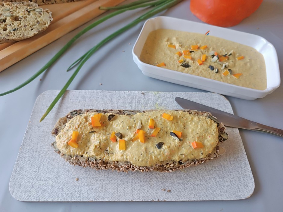 Aufstrich mit Kürbis und Kernen