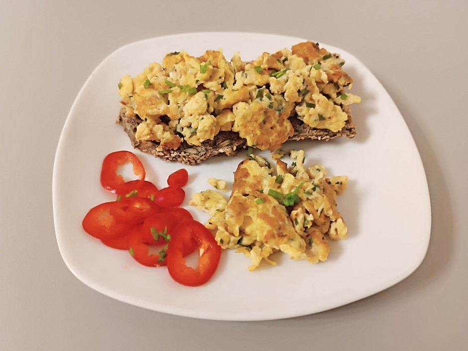 Rührei auf Brot
