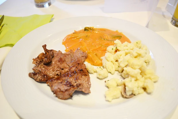 Rostbraten mit Zucchinigemüse