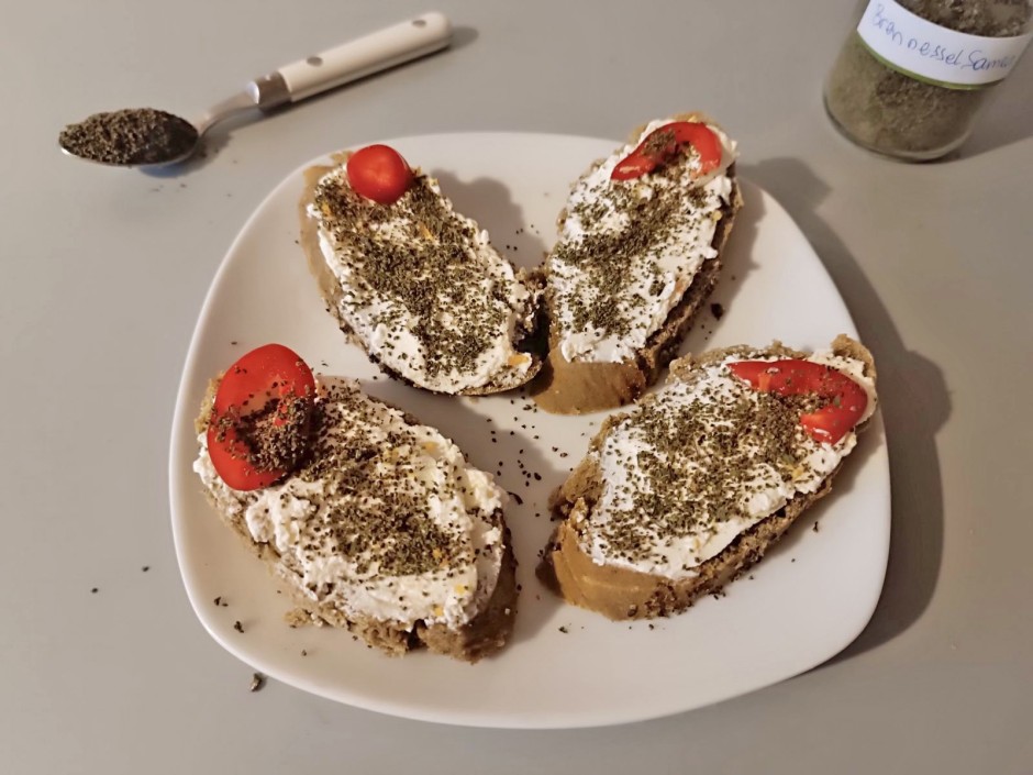 Frühstücksbrötchen mit Brennnesselsamen