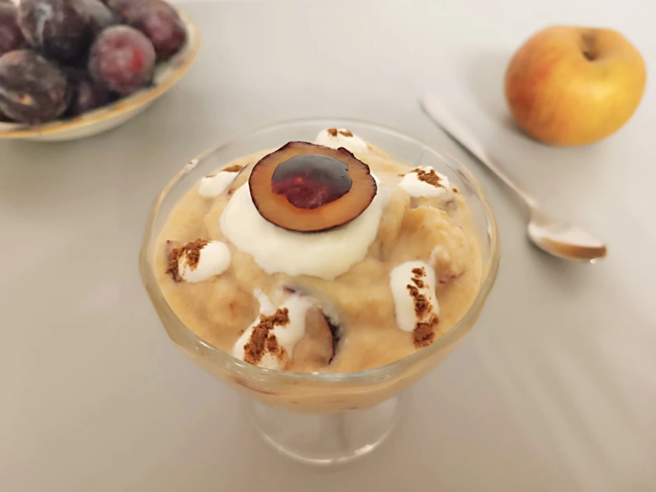 Apfel-Pflaumen-Dessert