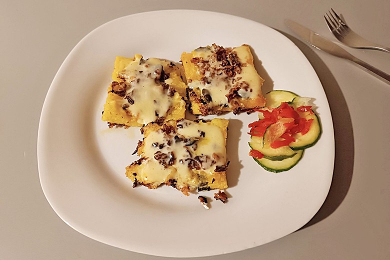 Polentaschnitten mit Käse