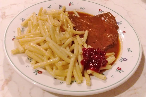 Rindsschnitzel in Rotweinso&szlig;e