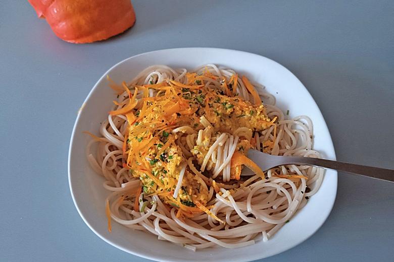 Dinkelspaghetti mit Kürbis-Pesto