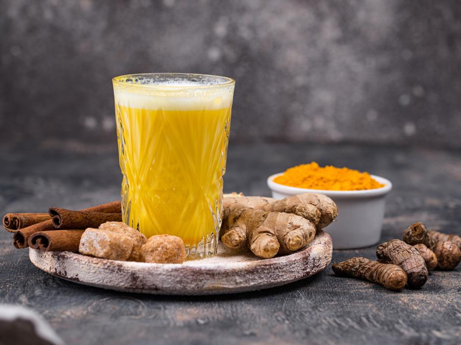 Goldene Milch mit Yacon-Sirup
