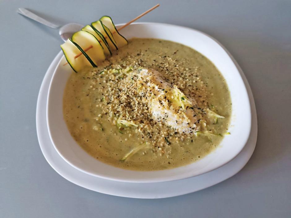 Zucchini-Hanfcremesuppe