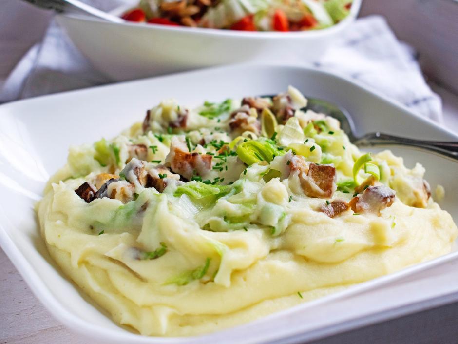 Gebratenes Kartoffelpüree mit Gemüse