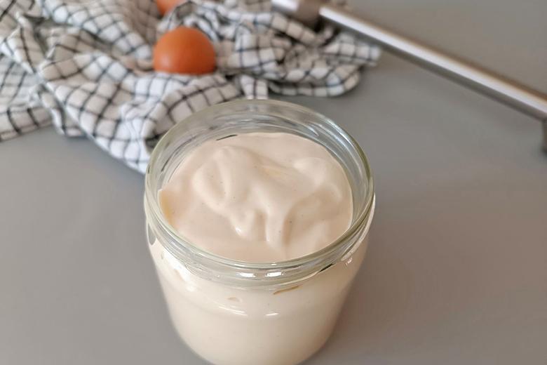 Schnelle Mayonnaise mit gekochten Eiern