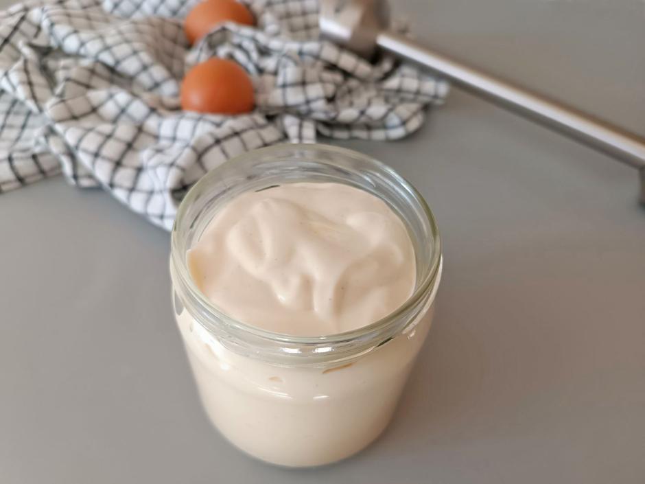 Schnelle Mayonnaise mit gekochten Eiern