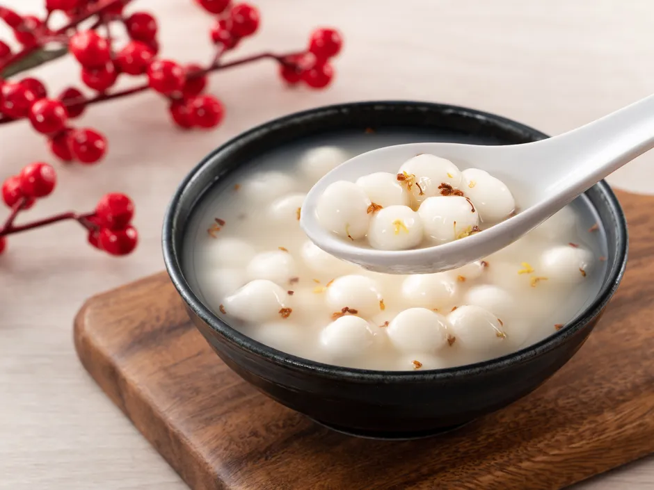 Tang Yuan in s&uuml;&szlig;er Ingwer-Suppe