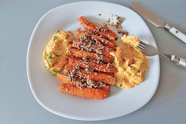 Sesamkarotten mit Karottenmayonnaise