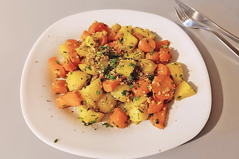 Erdäpfel-Karotten-Pfanne mit Hirse