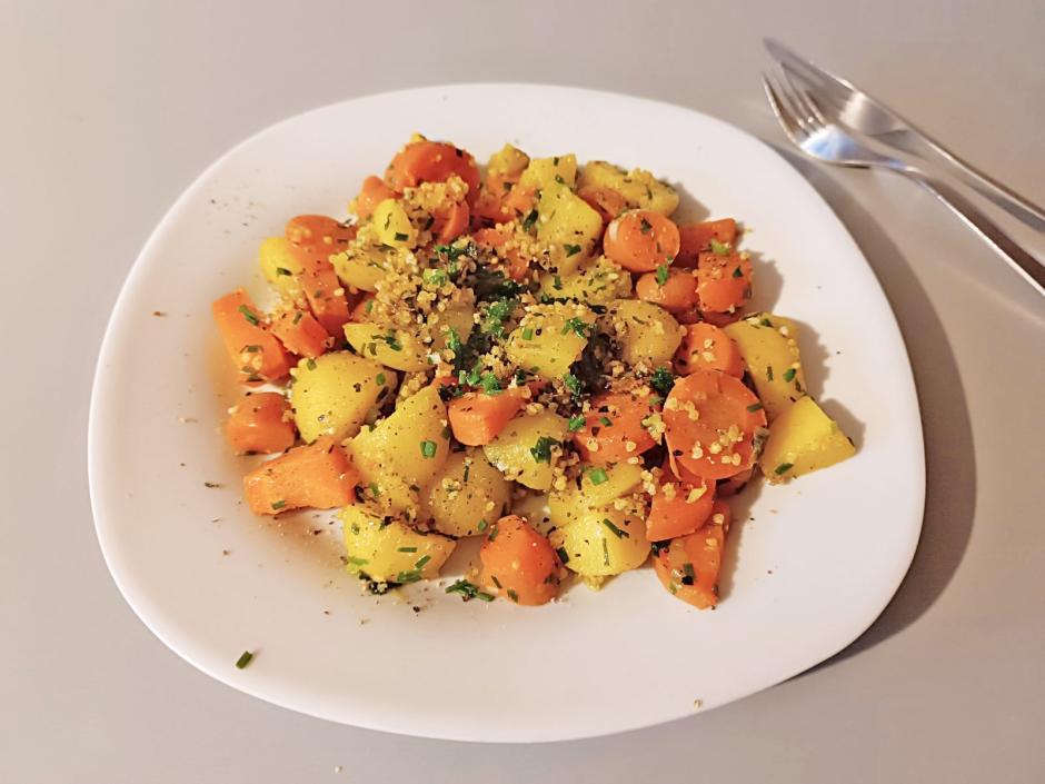 Erdäpfel-Karotten-Pfanne mit Hirse