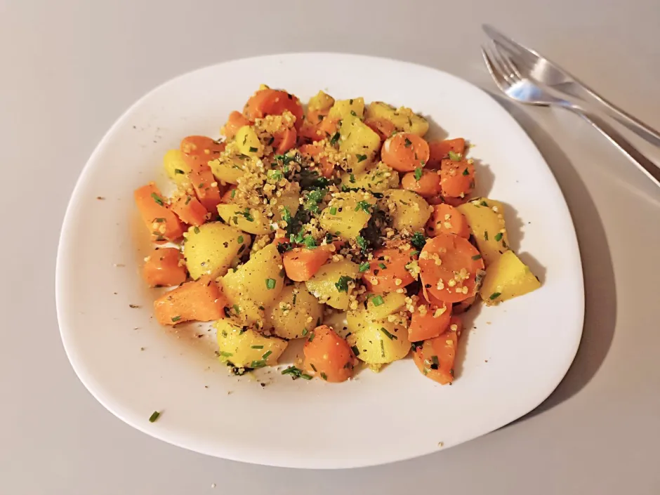 Erd&auml;pfel-Karotten-Pfanne mit Hirse