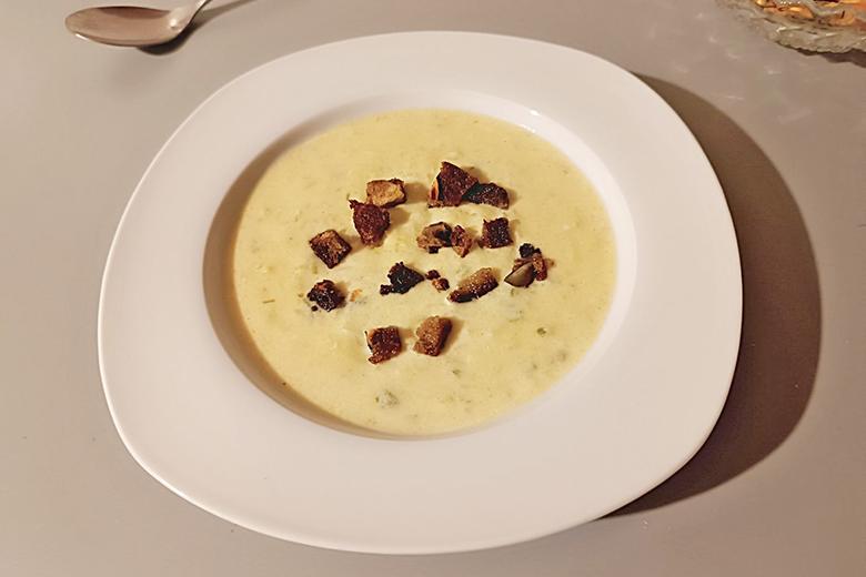 Käsesuppe mit Reis 