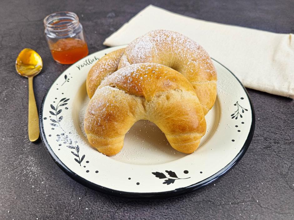 Martinskipferl mit Marmeladenfüllung