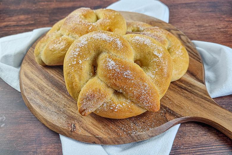 Martinsbrezeln aus Germteig