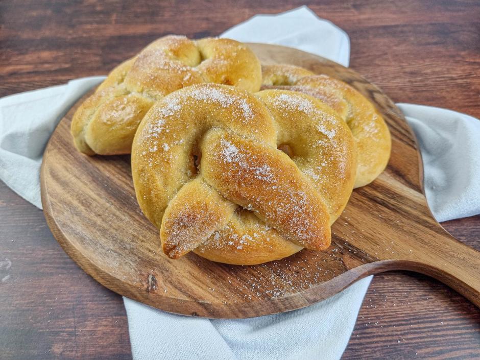 Martinsbrezeln aus Germteig