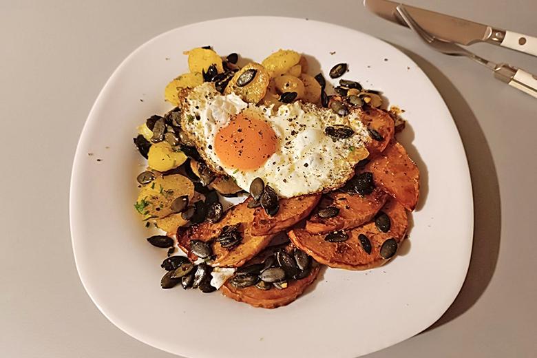 Gebratener Kürbis mit Kartoffel und Spiegelei