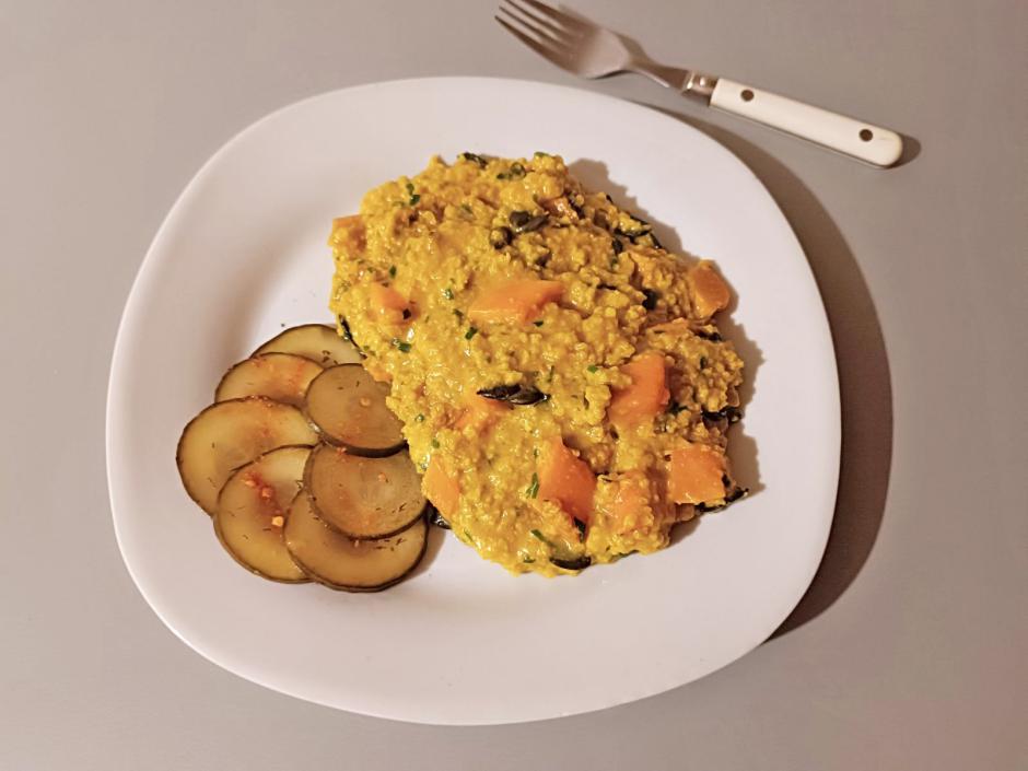 Curry-Hirse mit Kürbis