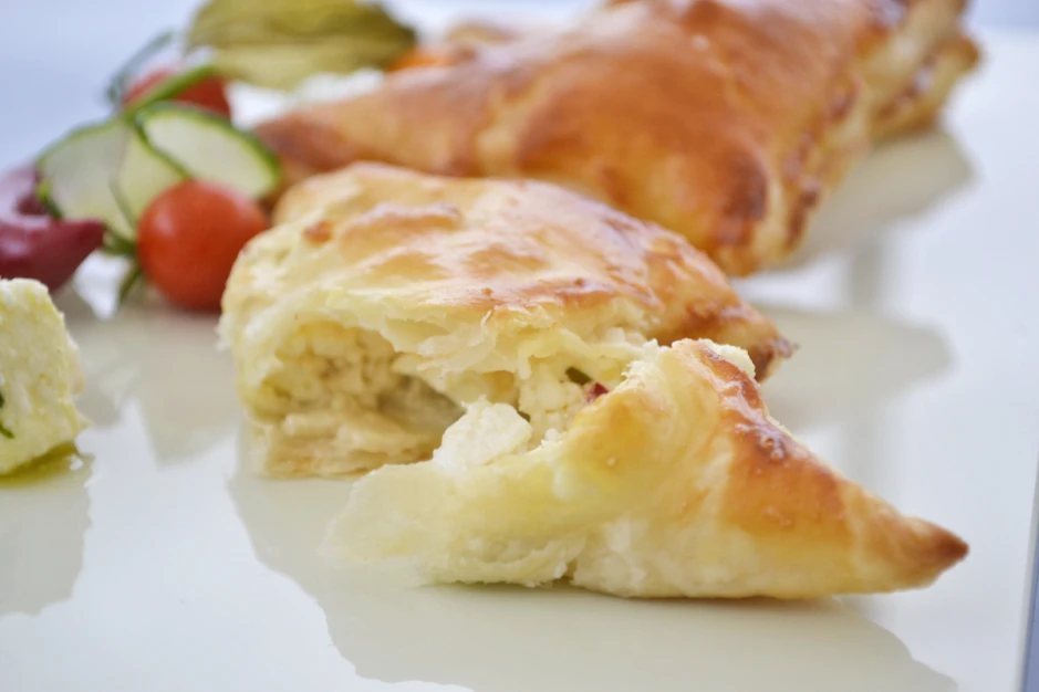 Schafk&auml;se in Bl&auml;tterteig