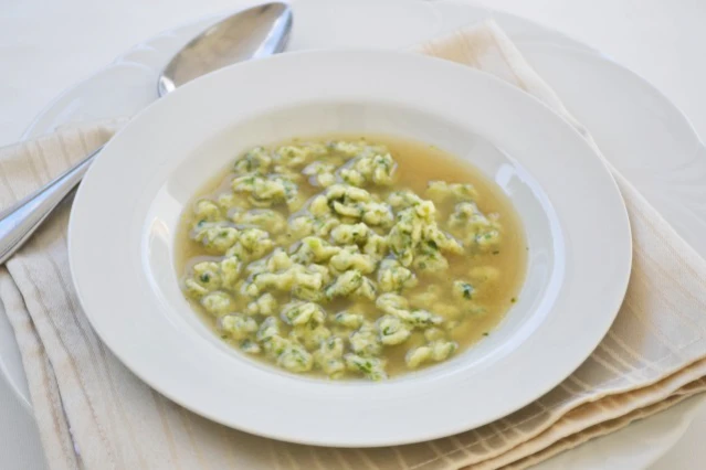 Spinatnockerlsuppe