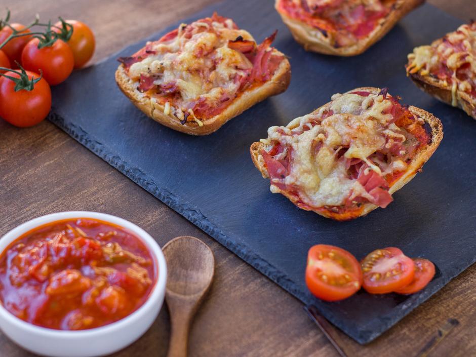 Einfache Pizzabrötchen