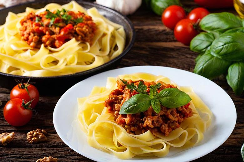 Vegane Walnuss-Bolognese mit Tagliatelle