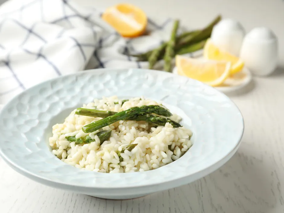 Reis mit gr&uuml;nem Spargel
