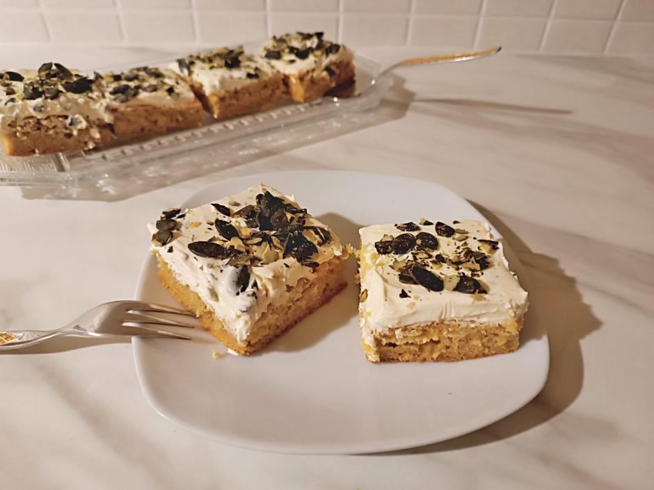 Blechkuchen mit Mascarpone-Topfencreme