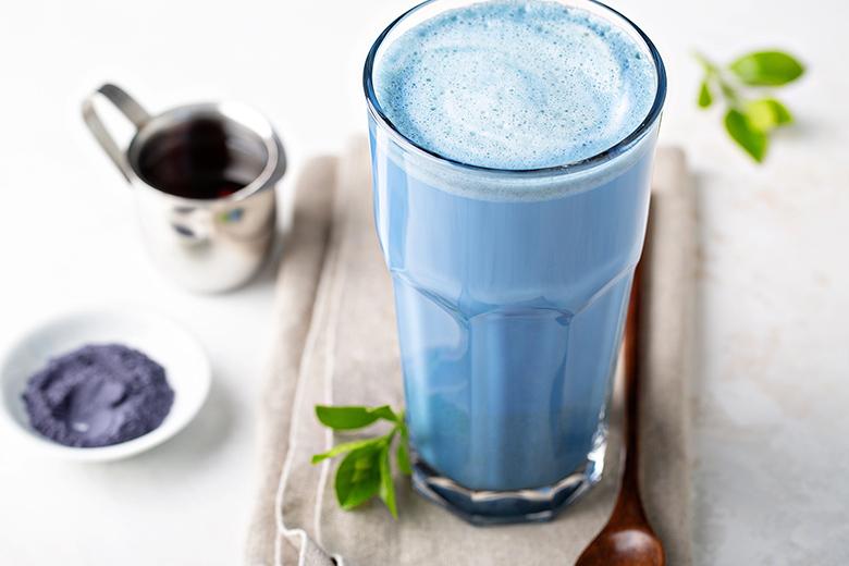 Blaue Matcha Latte