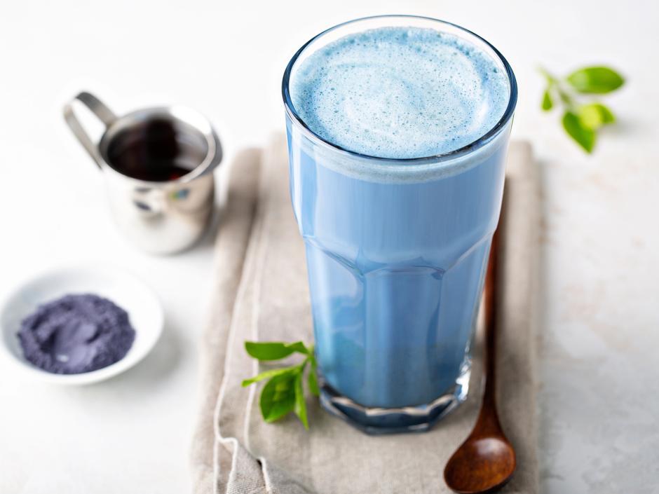 Blaue Matcha Latte
