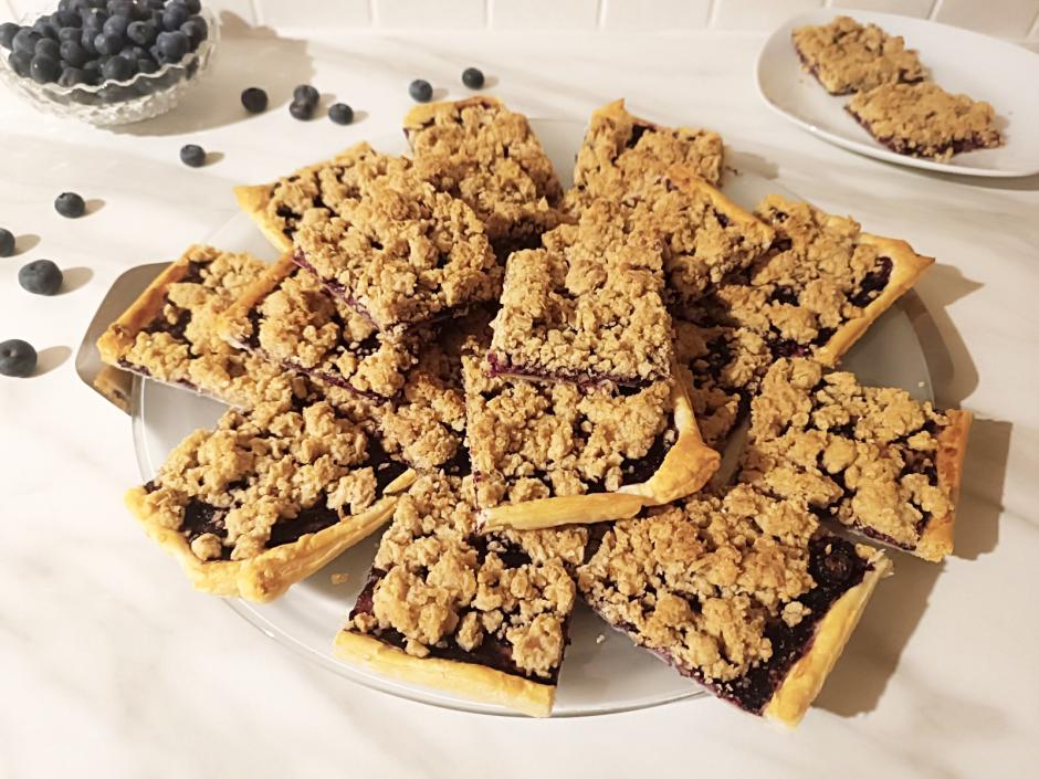 Prasselkuchen mit Schwarzbeeren