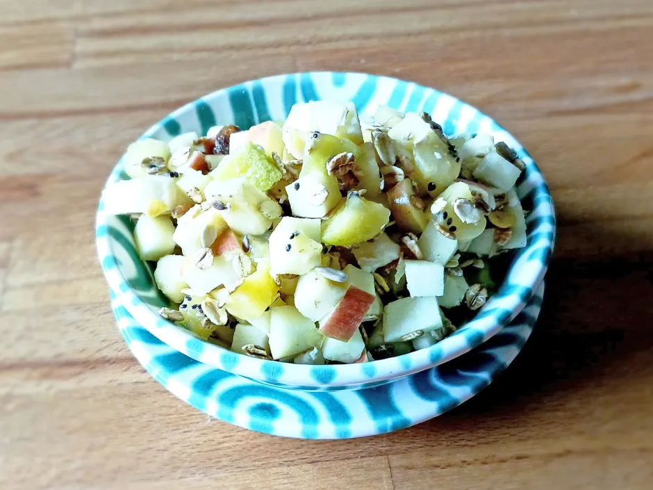 Kiwi Traube Nuss Fr&uuml;hst&uuml;cks-M&uuml;sli
